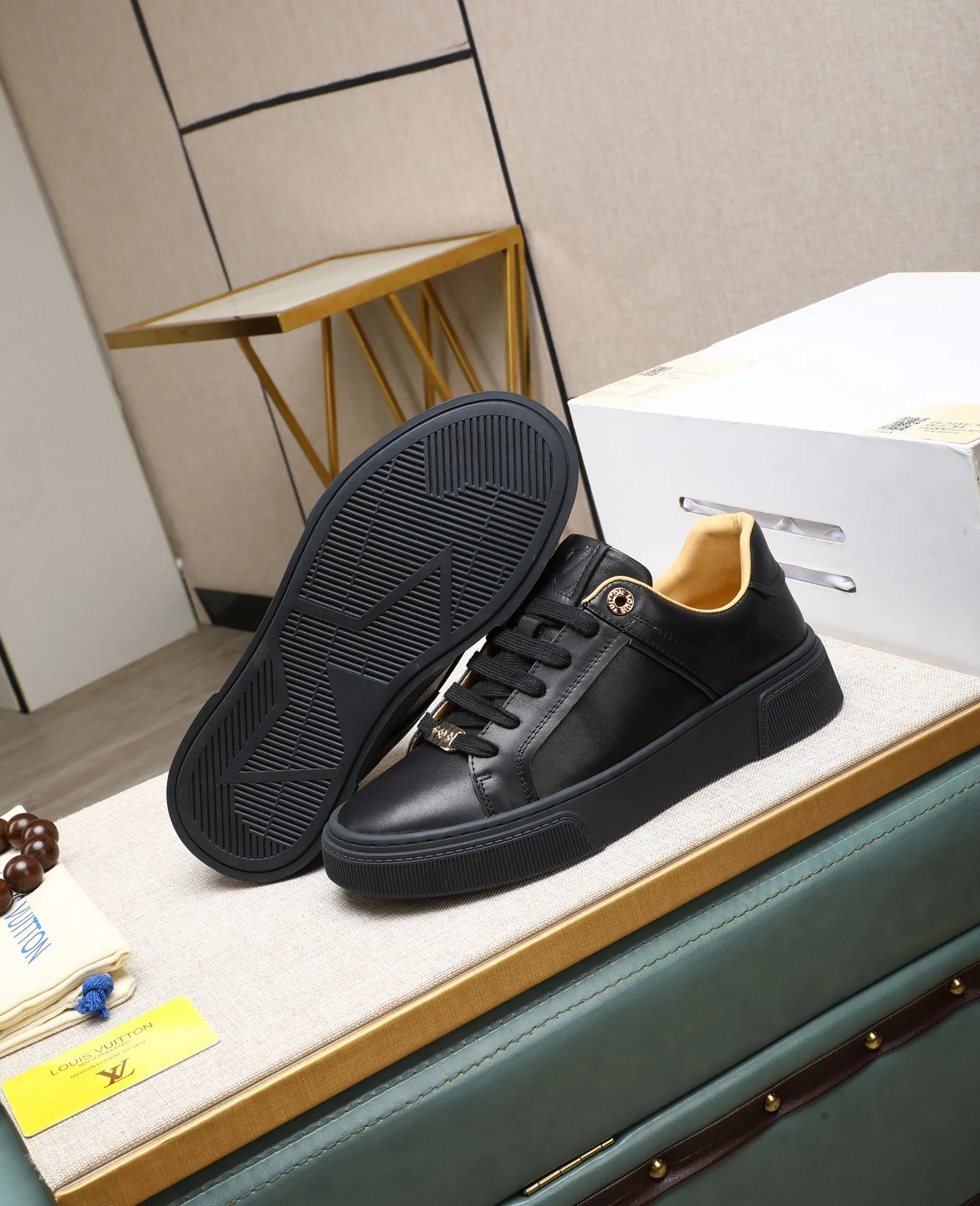 Men's shoes 💰460 [LV～] Men's casual shoes 2025z cabinet sales simultaneously 🔶Size: 38-44 #️⃣ 🔷3 colors🔜The upper is made of multi-material splicing➕cow leather lining, comfortable and breathable, sole: original comfortable and wear-resistant outsole, ⚠️real thing📱photographed🎬real thing is better📢📢📢